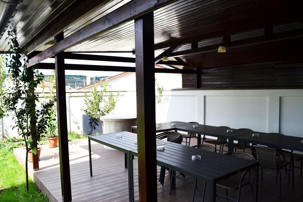 Hotel Casa Caroli Târgu Jiu Exterior foto